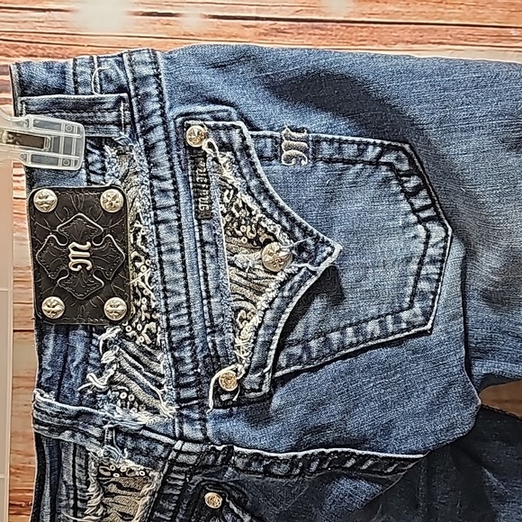 Women's Jean Capri - Picture 7 of 10